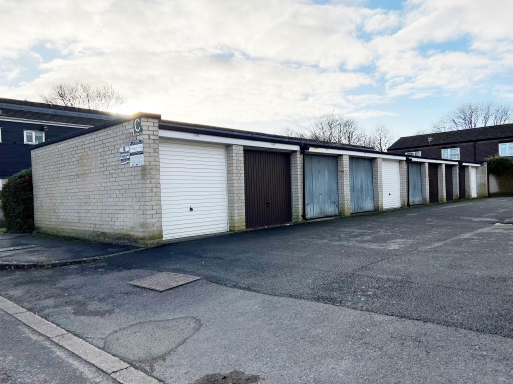 Lot: 90 - NINE VACANT FREEHOLD GARAGES WITH LAND WITH DEVELOPMENT OPPORTUNITY - General view of Block C Garages